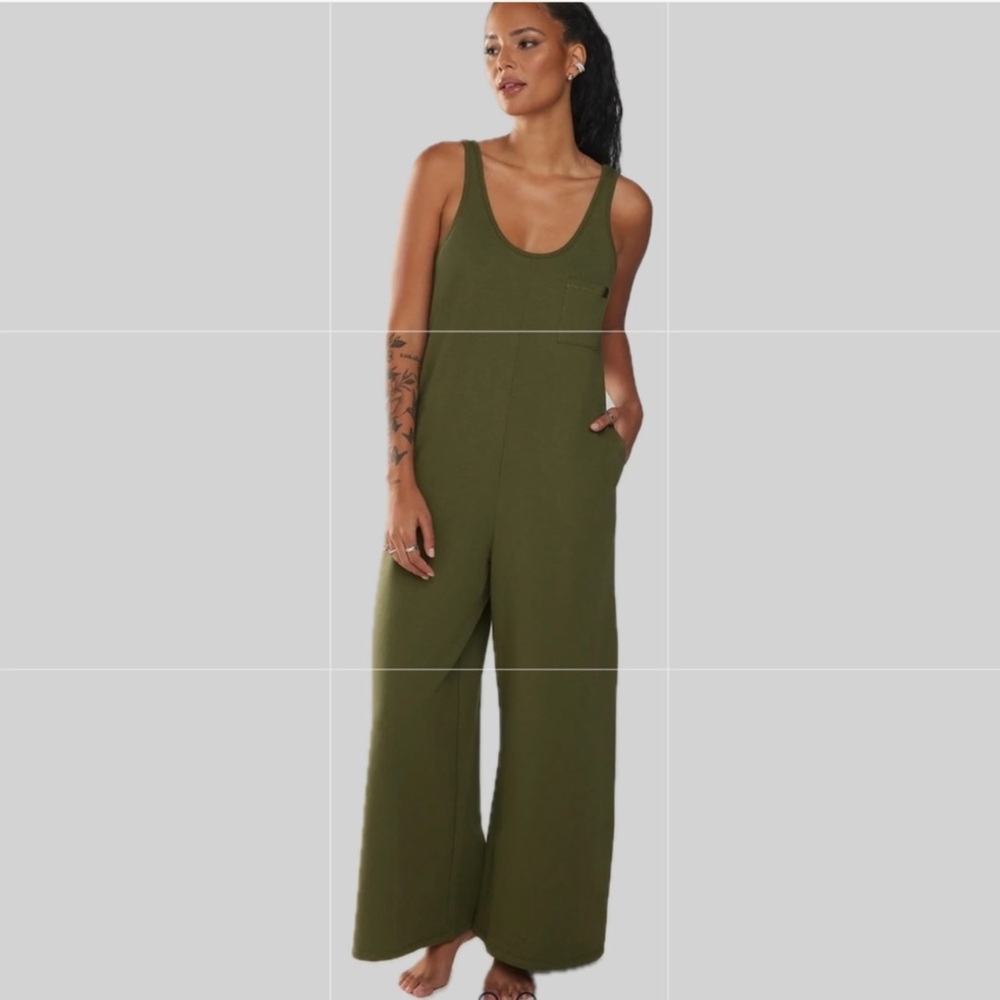 NWOT Savage X Fenty Womens Xssential Relaxed Jumpsuit Size L Olive Green R$90